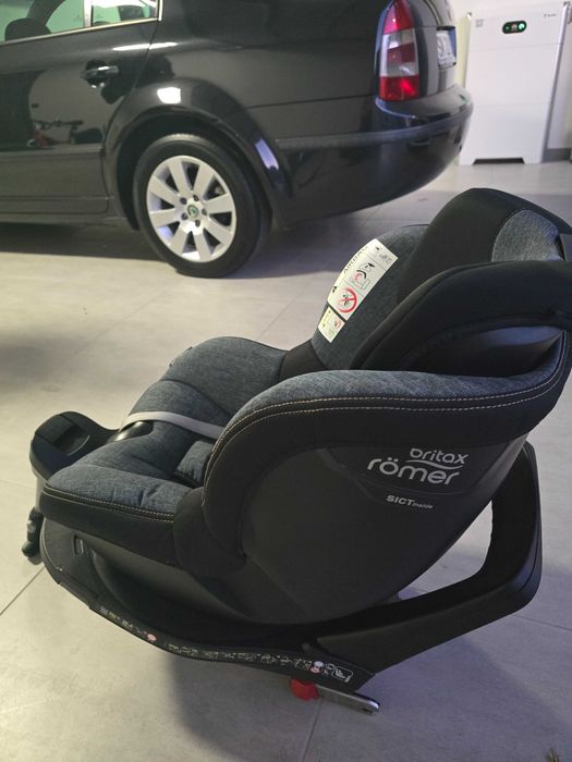 Scaun auto ISOFIX i-Size Britax Romer DUALFIX, 40-105 cm, rotativ 360°