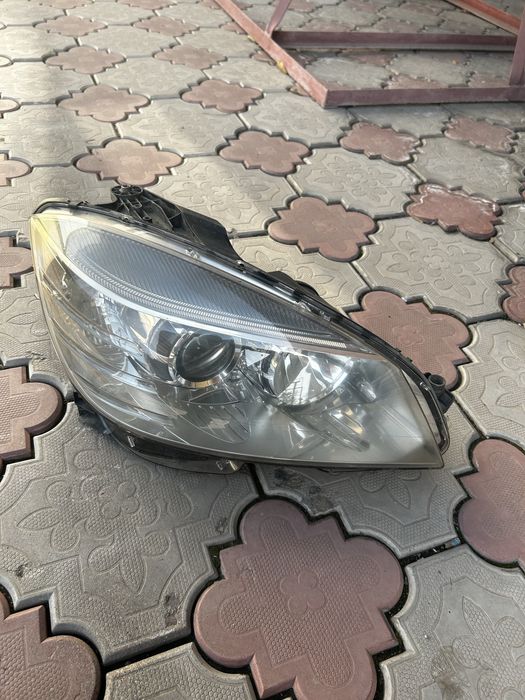 Продам  правую фару