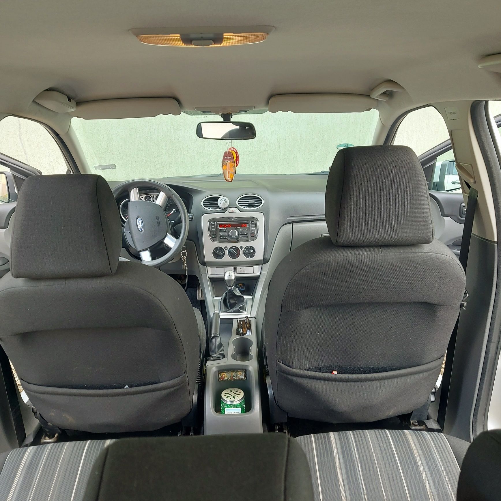 Vând Ford Focus .