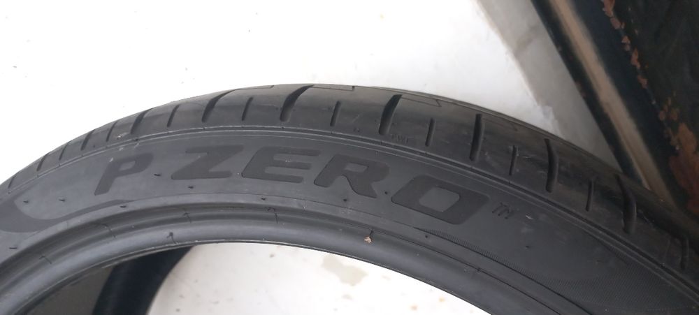 235 35 20 ПИРЕЛИ 2бр. Като нови Дот23