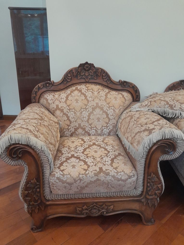 Продам диваны тройка