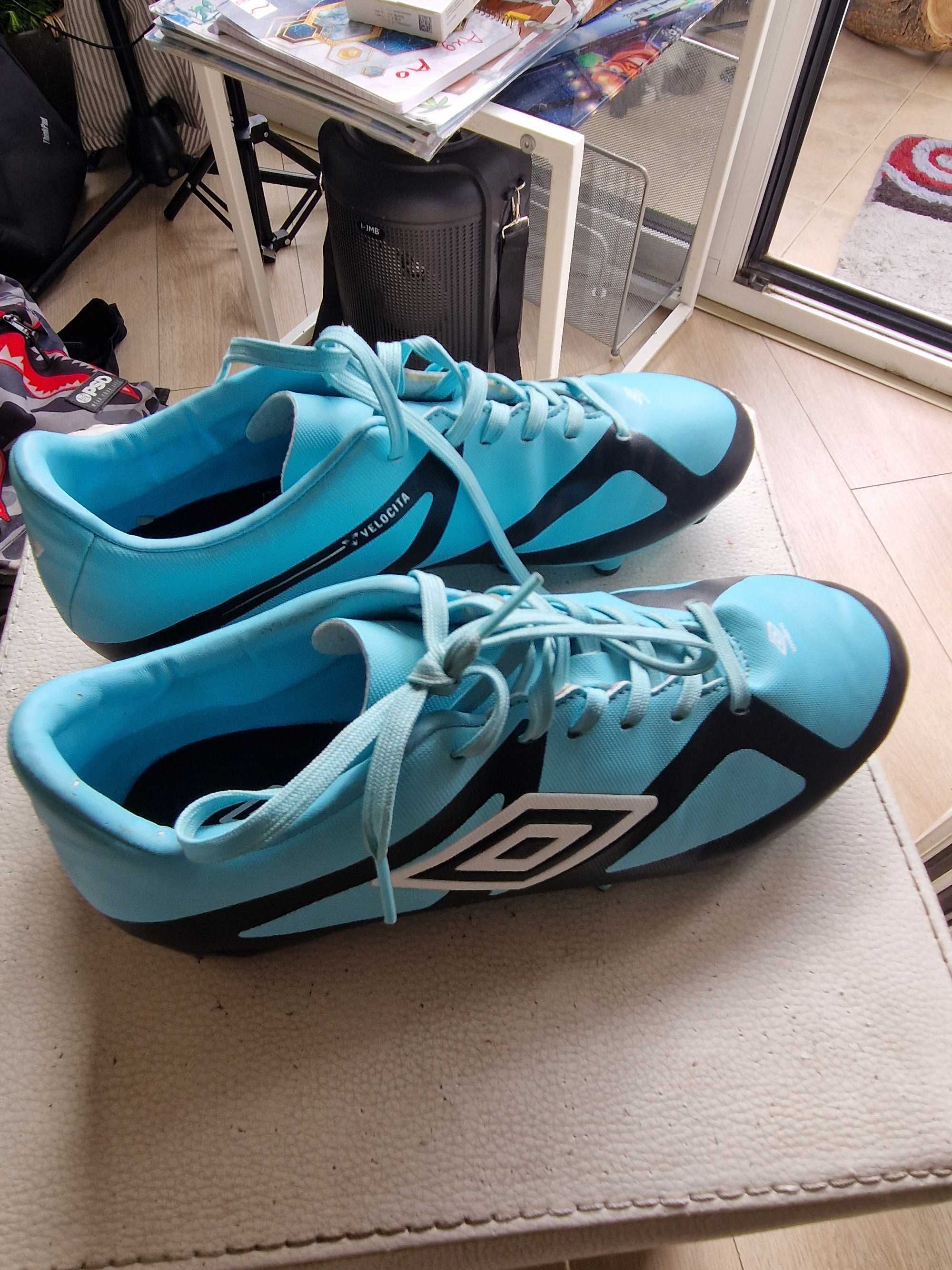 Маратонки за футбол UMBRO