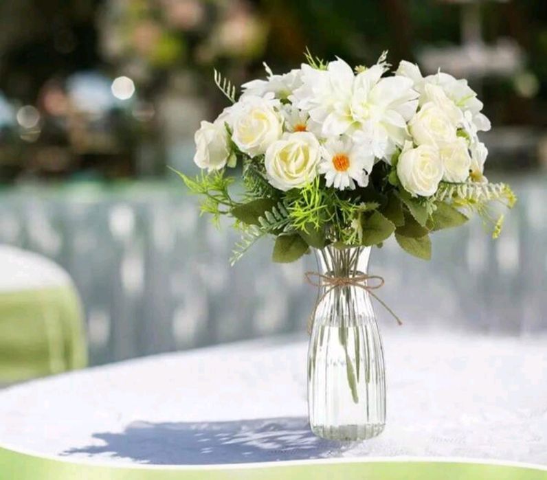 10 броя прозрачни пластмасови вази