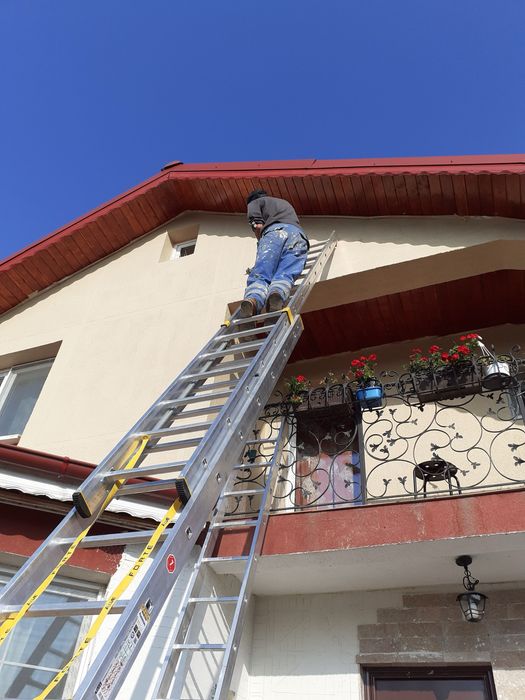 Reparatii urgente ,acoperise ,usi,instalatii  sanitare ,tamplarie pvc.