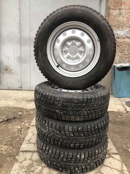 Колеса шипованные в сборе р13