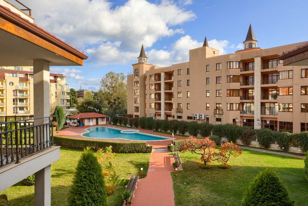 НАЕМ | Голям апартамент с три самостоятелни спални, басейн, паркомясто