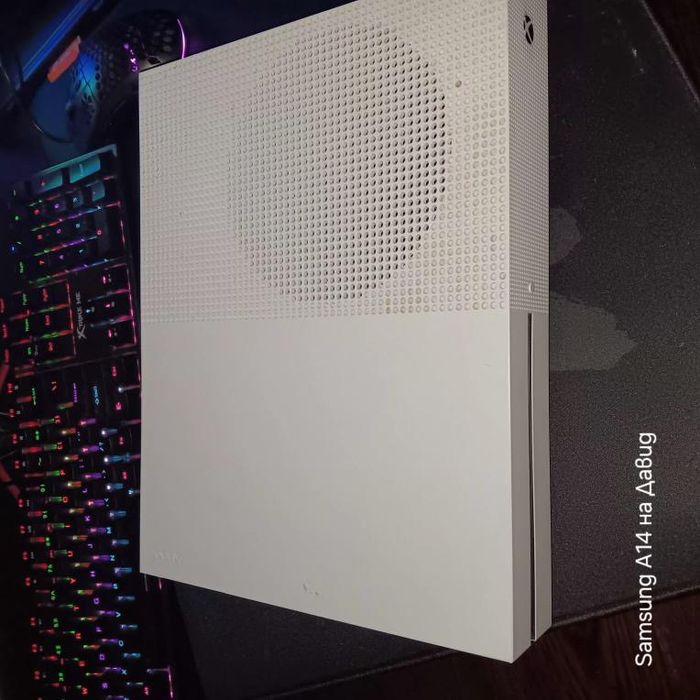 Xbox one 500gb с един контролер