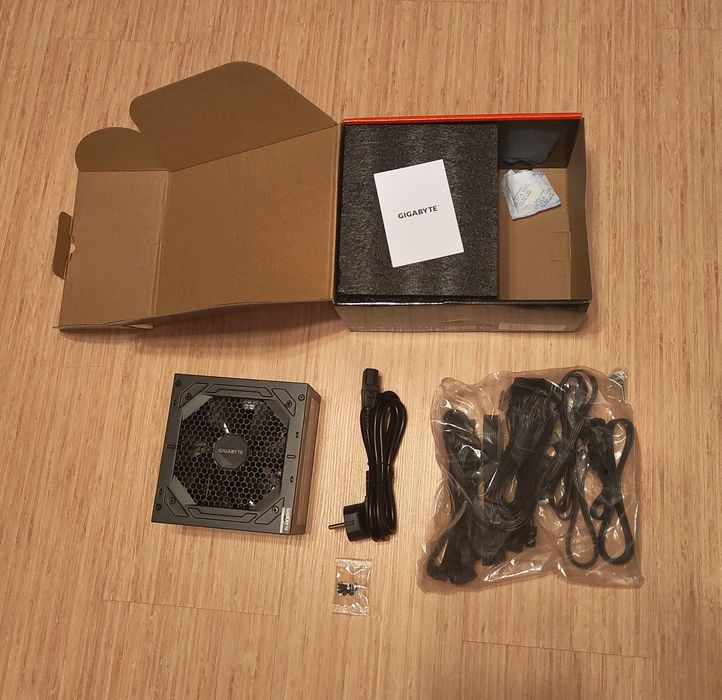 Захранване Gigabyte 750W