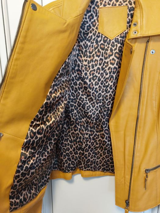 Geaca/jachetă piele naturala mărime M. Guler blana naturală.