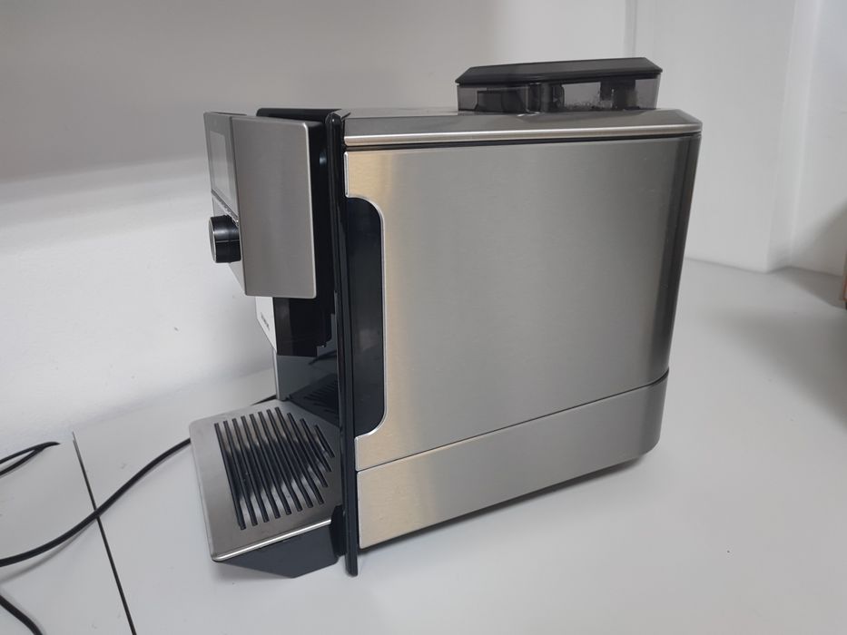 Espresor Siemens EQ 9 Plus ExtraKlasse cu ecran color si cana lapte