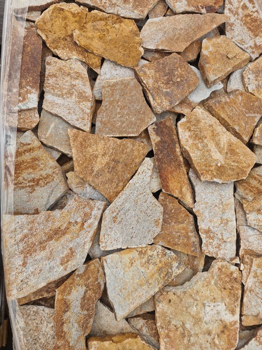 Piatra decorativă, poligonală și fasonată – Galați ,travertin scapitat