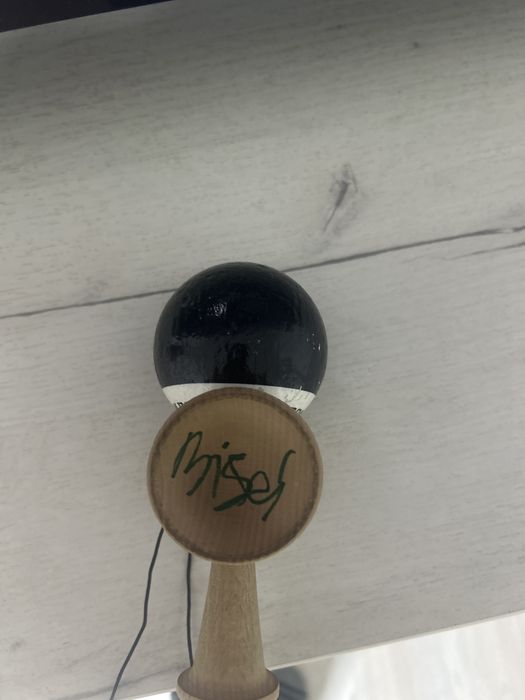 Kendama krom semnata de Bisoi si Doamna Mihaela