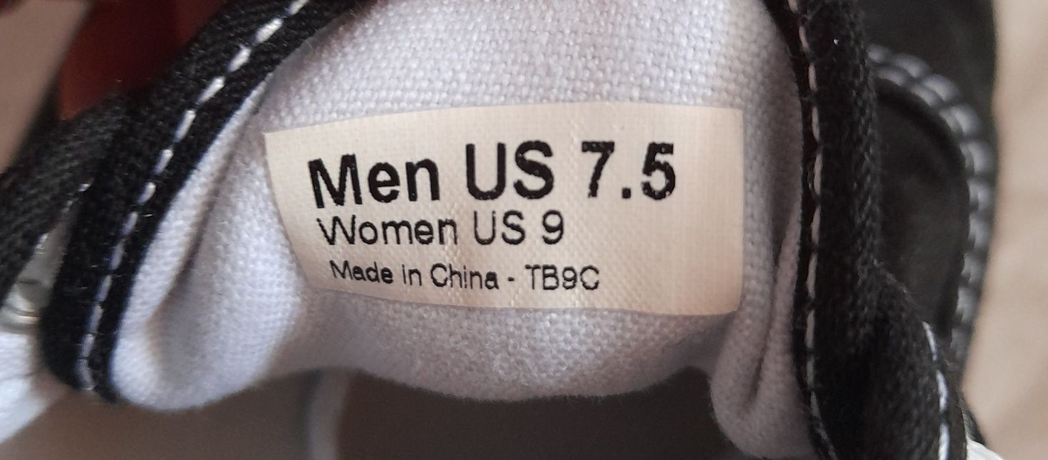 Обувки Vans – Размер 40.5 (US Men 7.5 / Women 9)