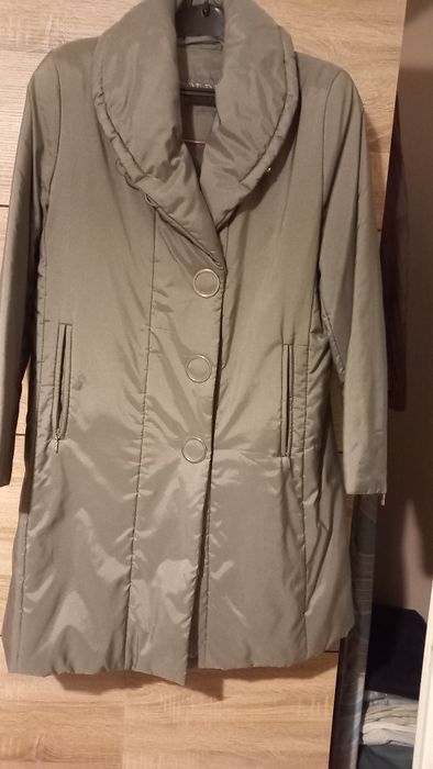 Дамско яке меко и топло за студените зимни дни.Дамско палто малко под