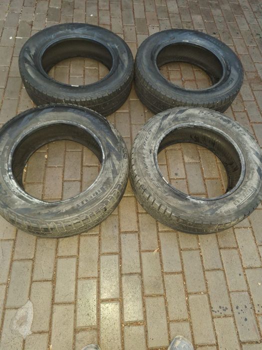 Резина всесезонка R17 б/у