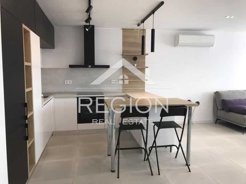 Дава се под наем Четиристаен апартамент в Варна, Център - 150 кв.м за 1400 € - Снимка #2