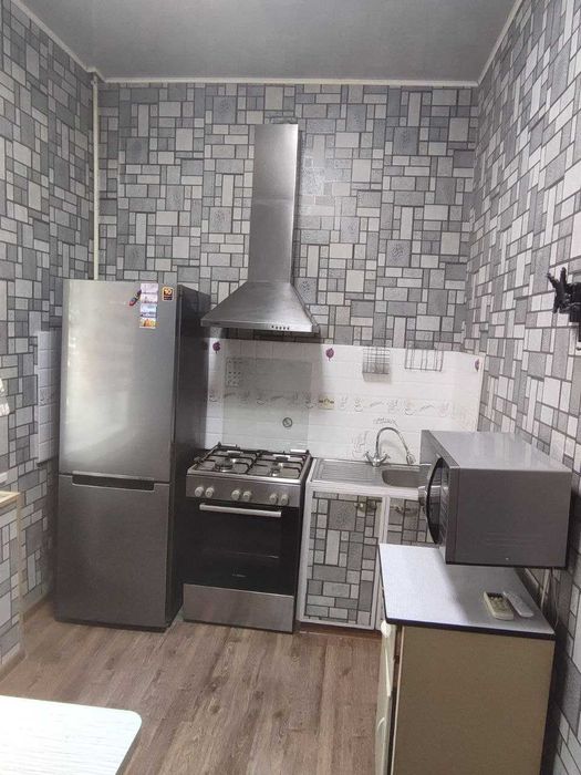 СРОЧНО ! аллея Гагарина 2/3/4 Высокопотолочка