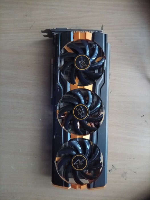 Placa video shaphire R9 4gb pe 512 bit