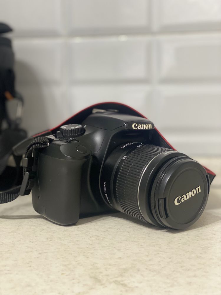 Продам ОТЛИЧНЫЙ цифровой фотоаппарат Canon EOS 1100D