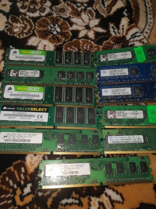 Ram pc3 12800, 10600 de 4gb la 50 Ron, de 2 gb la 45 Ron