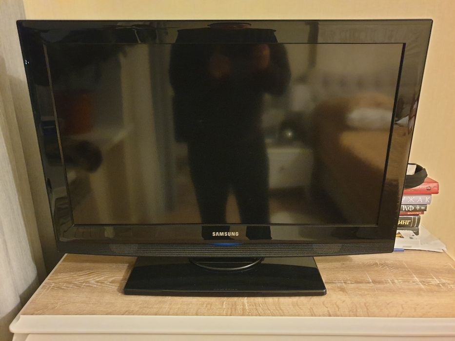 Продам телевизор SAMSUNG LE32B350F1W