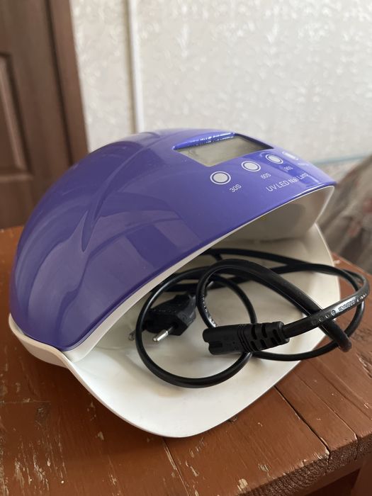 Ультрафиолетовая лампа для маникюра