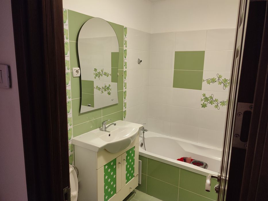 Închiriez apartament 3 camere