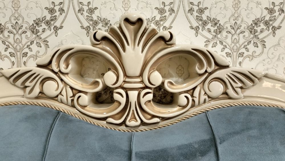 Диван с двумя креслами