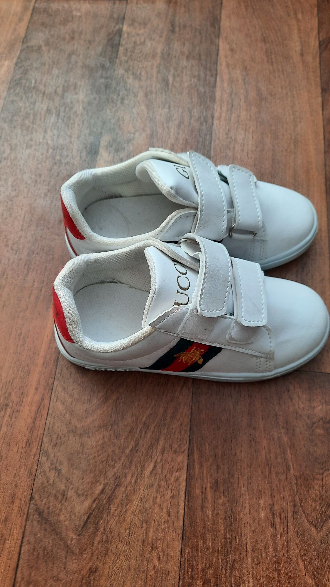 Adidași marca Gucci