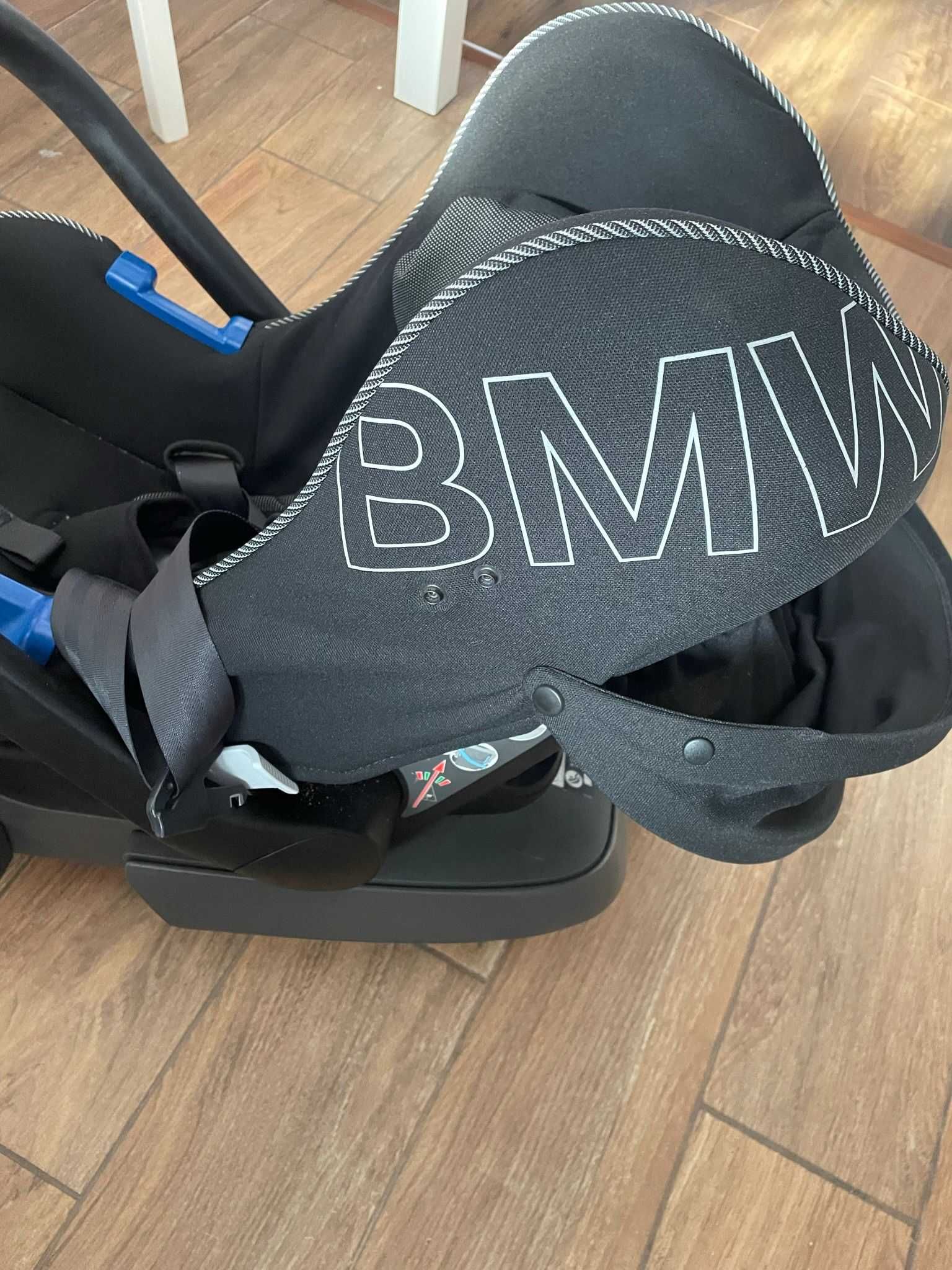 Scaun  auto bebelus BMW  isofix