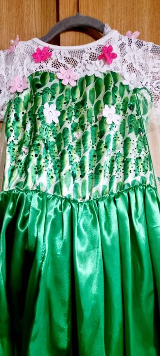 Rochita verde cu trena Disney Ana Elsa serbare fete 8-10 ani