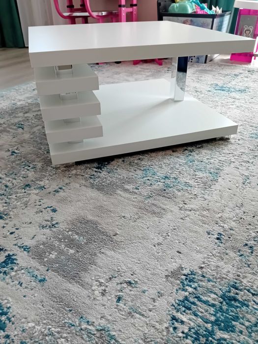 Vand masa de living ,arata ca noua.