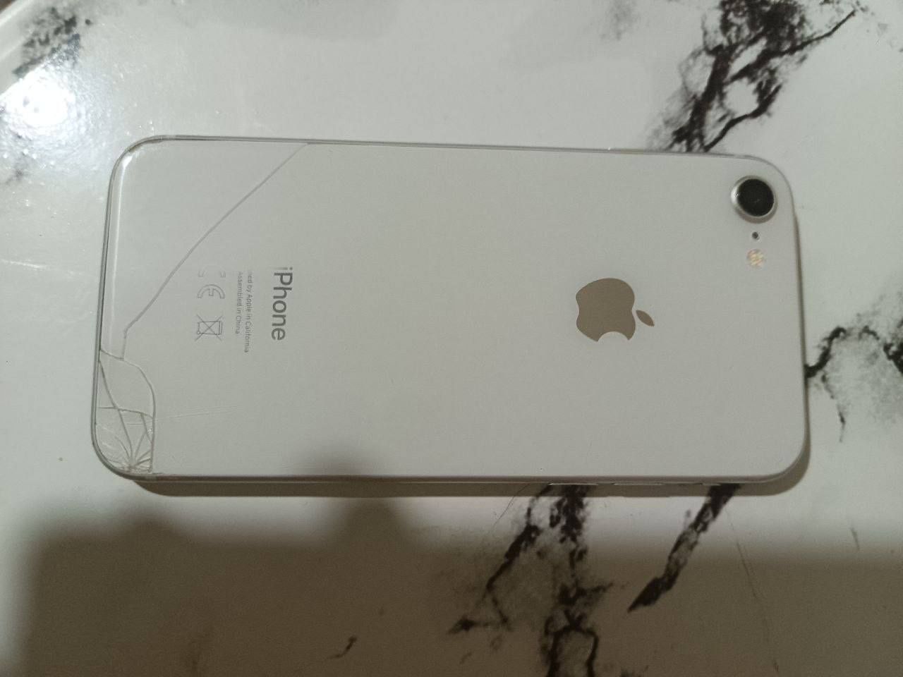 iPhone 8 64G 98 yomkist