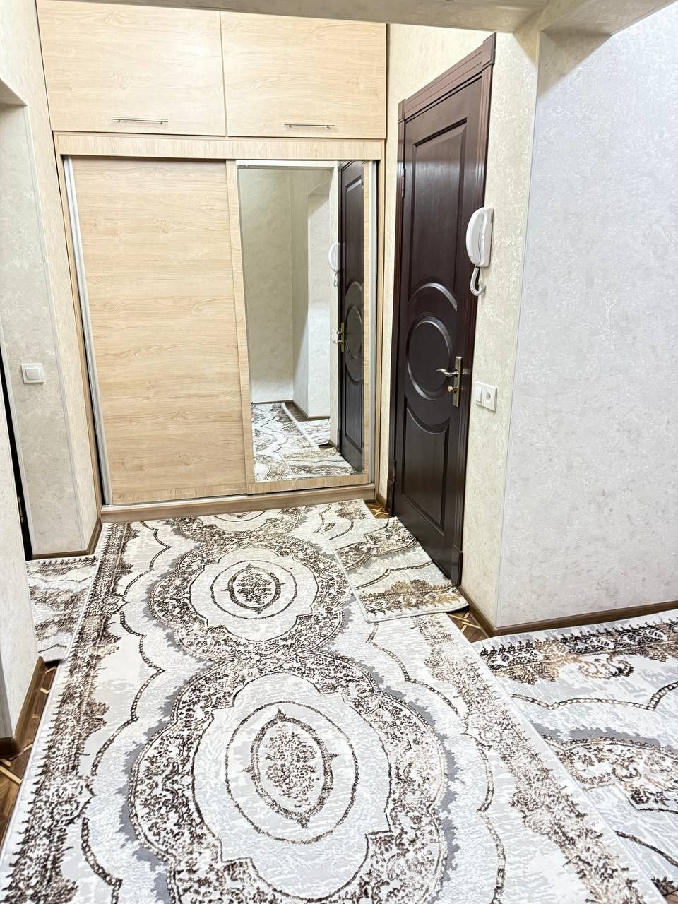 Продаю квартиру. Дружба народов. 3/2/9.