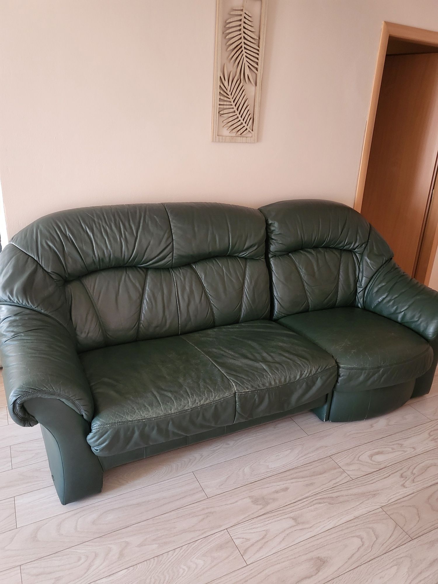 Canapea piele naturala.