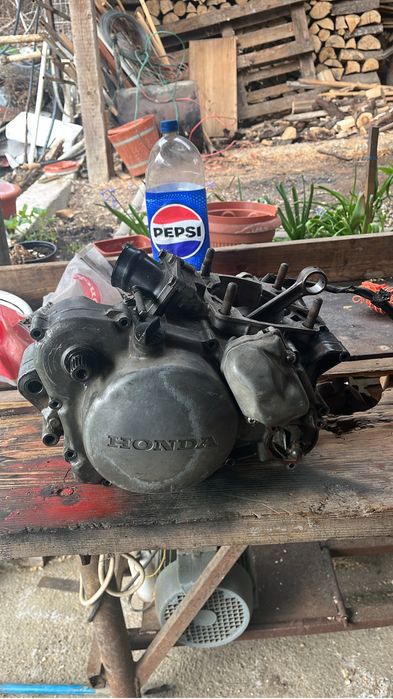 Dezmembrez honda cr 250 2t