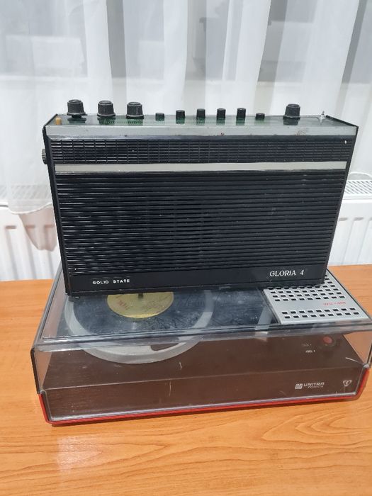 Radio Gloria 4 și Pick-up Unitra Comuniste