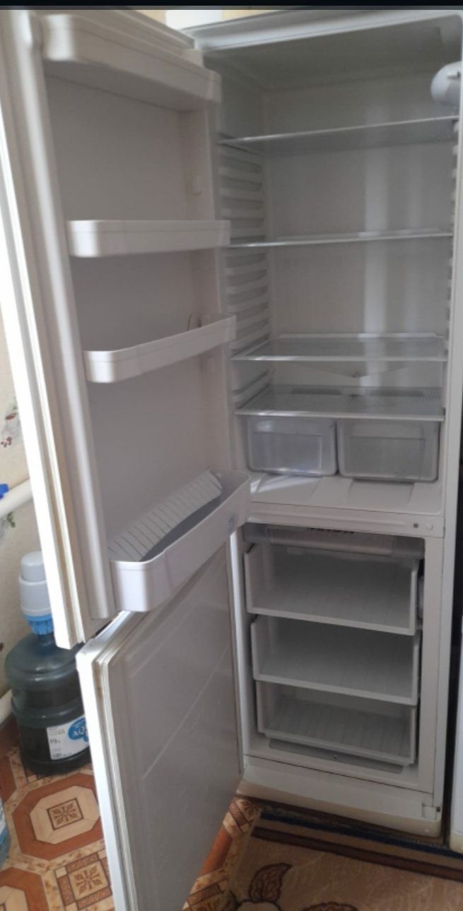 Холодильник lndeslt