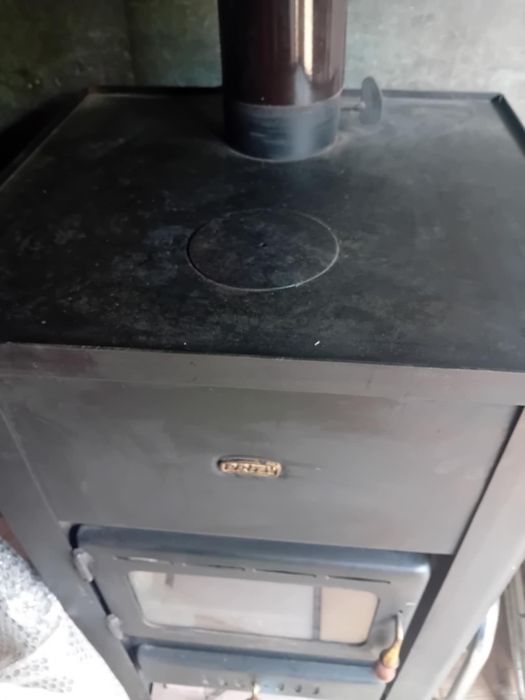 Камина на твърдо гориво