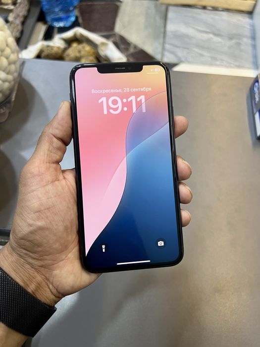 iPhone 11 Pro Max 256GB LL/A телефон в хорошем состоянии.