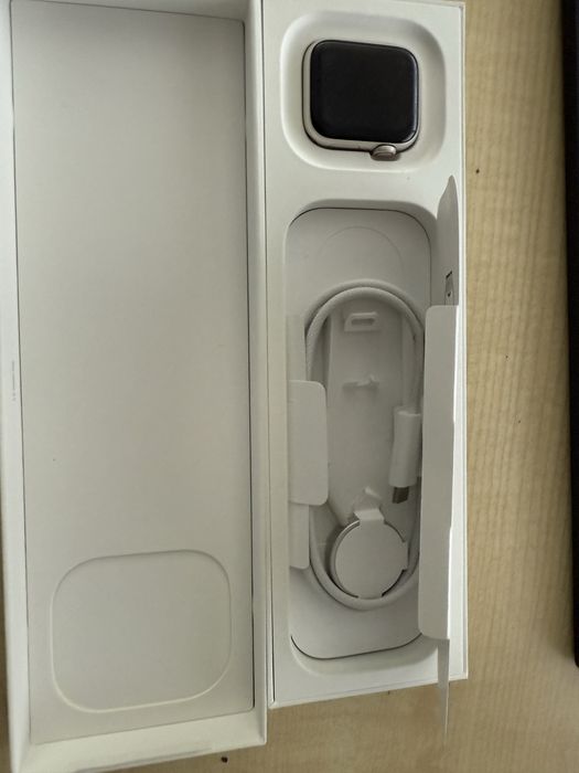 Apple Watch SE 40mm – Silver Aluminum Case - cu 2 bratari!