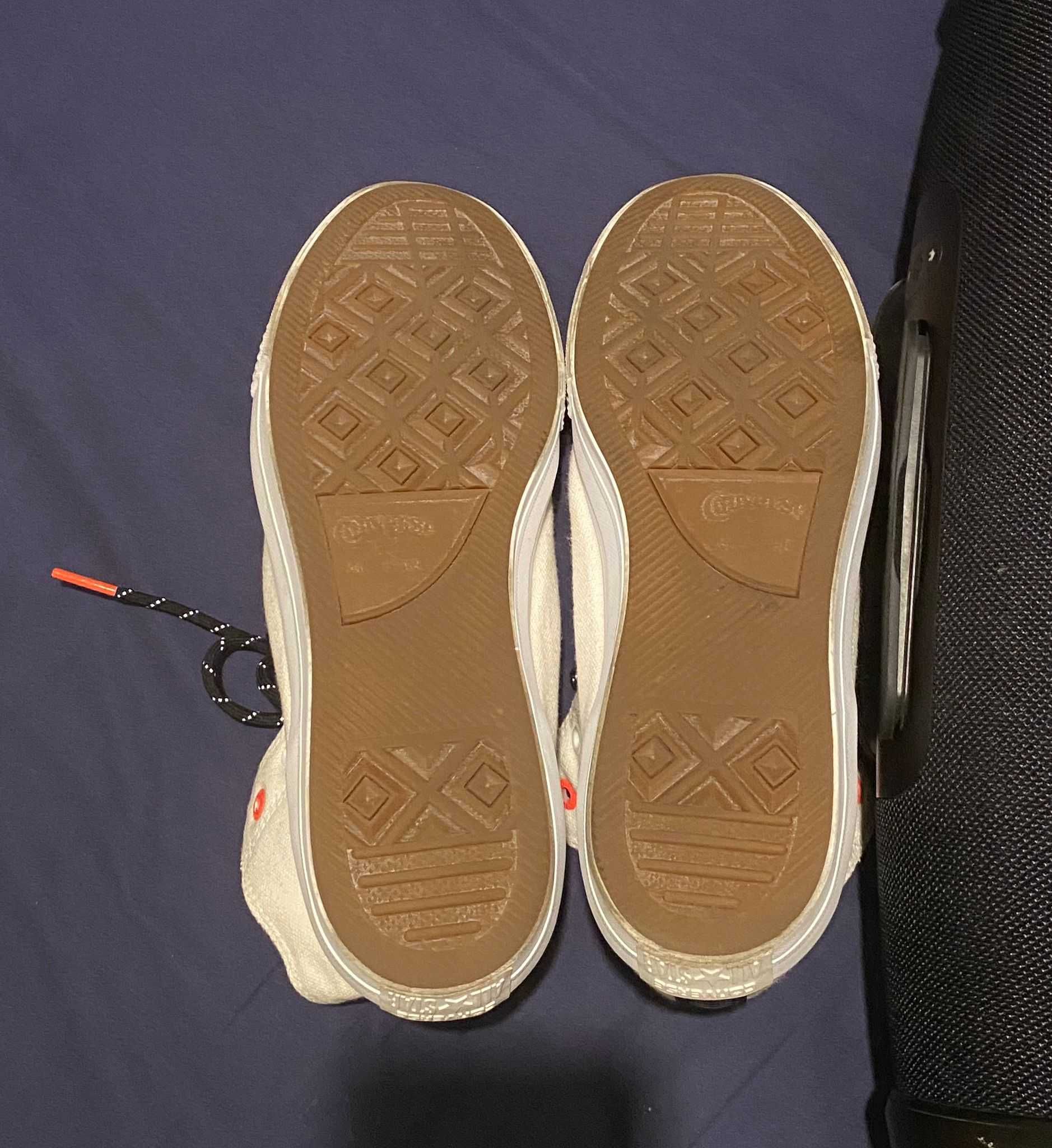 Vând Converse originali.