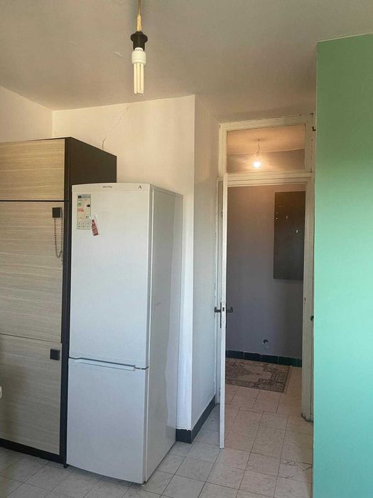 B-dul Traian, 4 camere 2 bai, etaj 6,mobilat si utilat clasic,300 euro