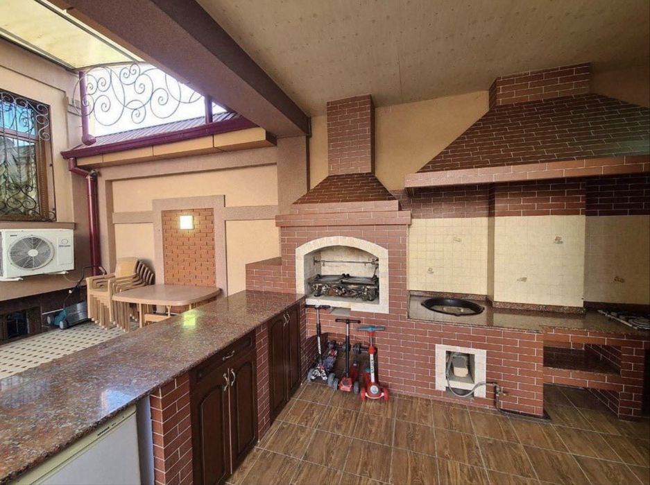 Продаётся Двух урревнневый дом.