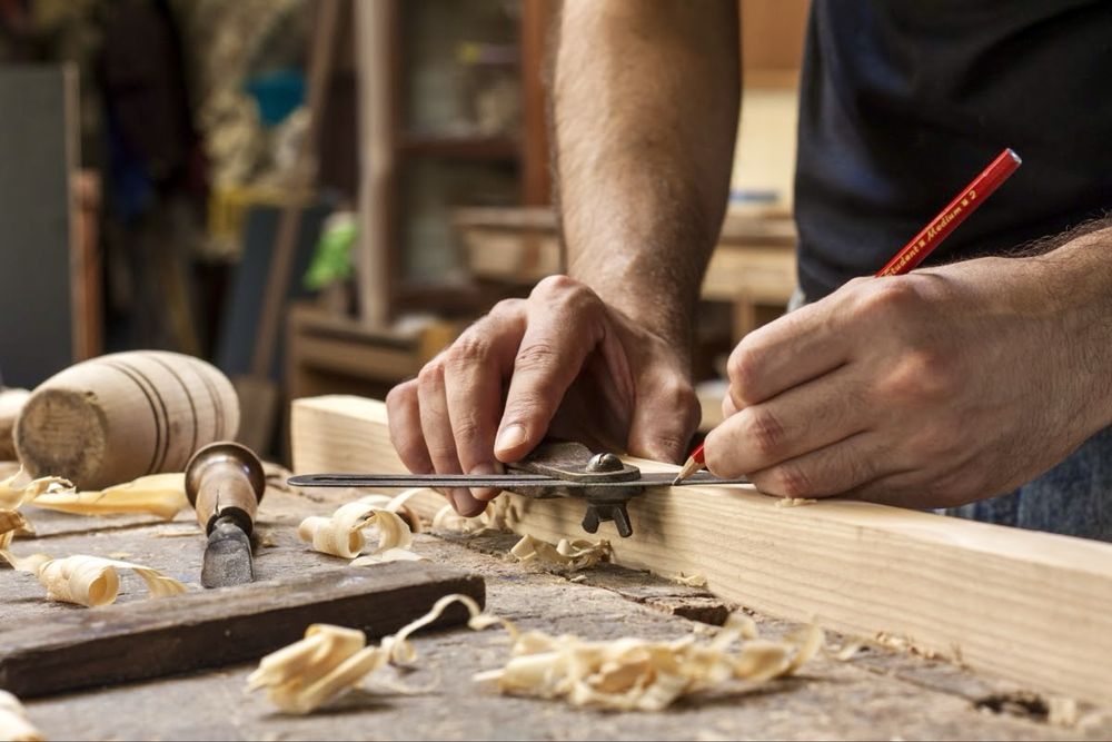 Vând firmă producătoare de mobilier