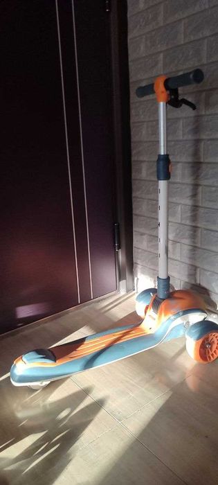 Самокат, хорошего качества на ходу