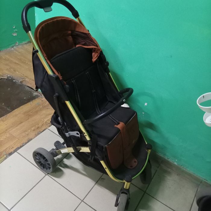Коляска прогулочная  .