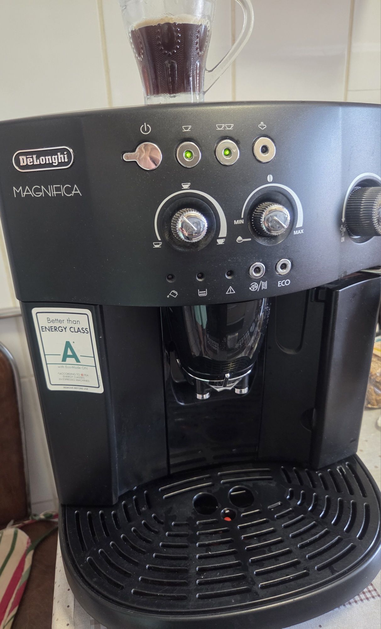 Expresor DeLonghi magnifica