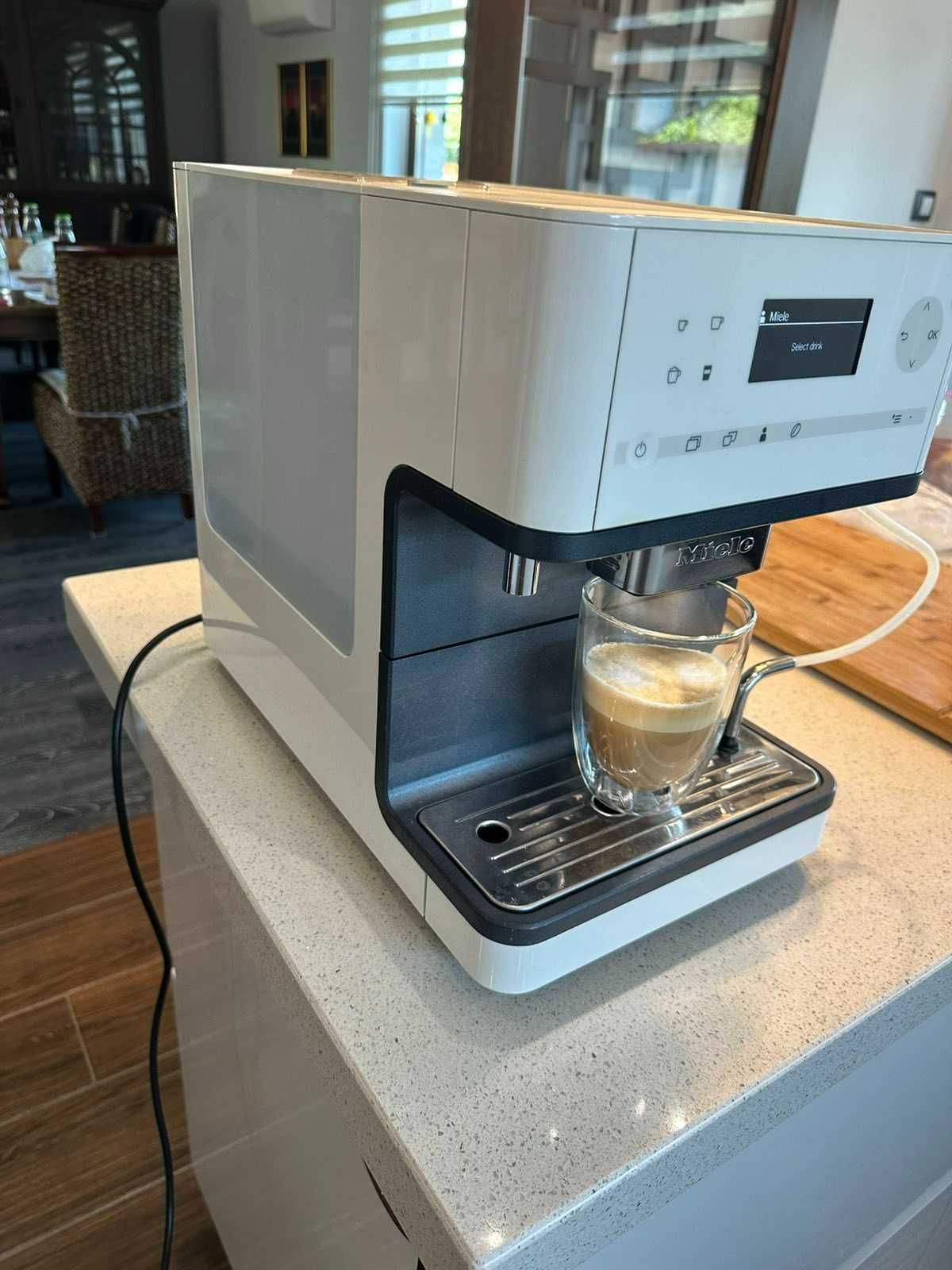 Кафемашина - робот MIELE CM 6300