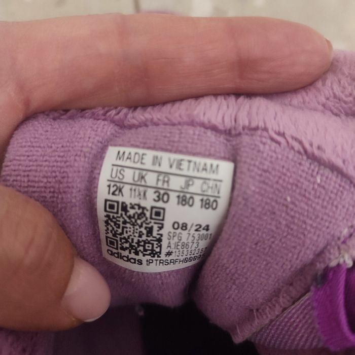 Детски апрески Adidas, размер 30, безупречно състояние